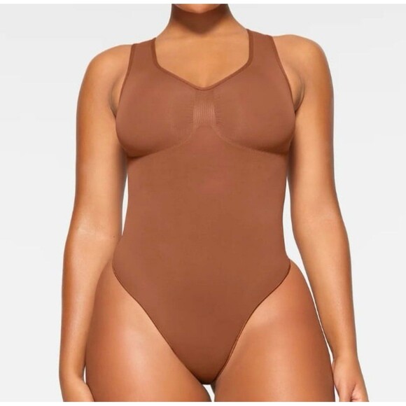 Skims Seamless Sculpt Scoop Neck Thong Bodysuit in Bronze XXS - Picture 1 of 6